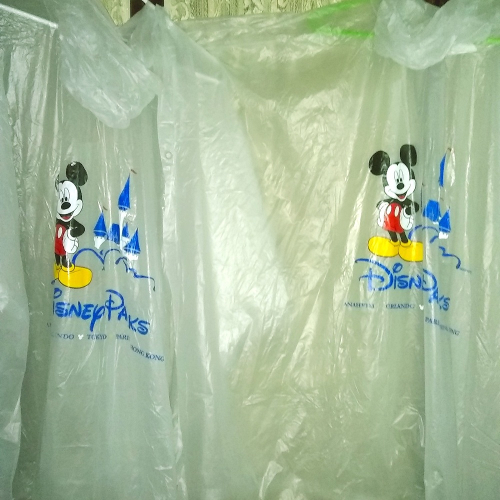DISNEY PARKS ADULT RAIN PANCHO'S